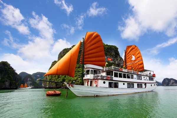 Halong Bay - 15 Day Trips in Indochina