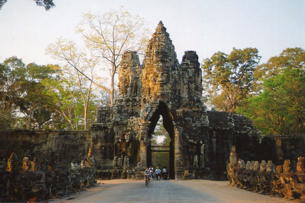 The gate of Angkor Thom - Highlight Indochina Tour