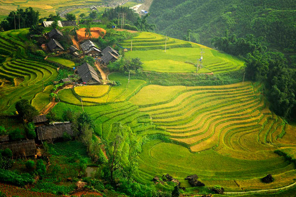 Ta Van Village, view from the top of nearby hill - indochina tours