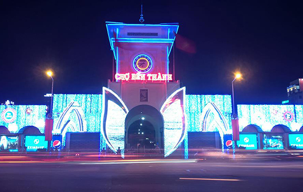 Ben Thanh market at night