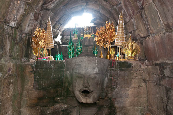 Buddha statue inside Neak Pean temple