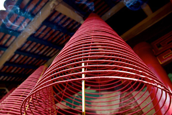 Giant round incense burn inside Ong PagodaGiant round incense burn inside Ong Pagoda