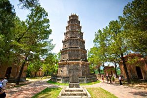 Phuoc Duyen Stupa in front of Thien Mu Pagoda