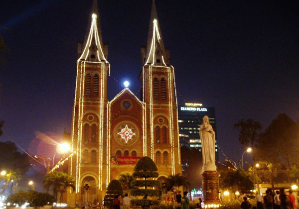 Saigon Notre Dame Cathedral at night