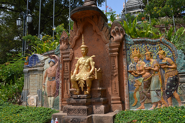 Statue of King Ponhea Yat behind of Wat Phnom temple