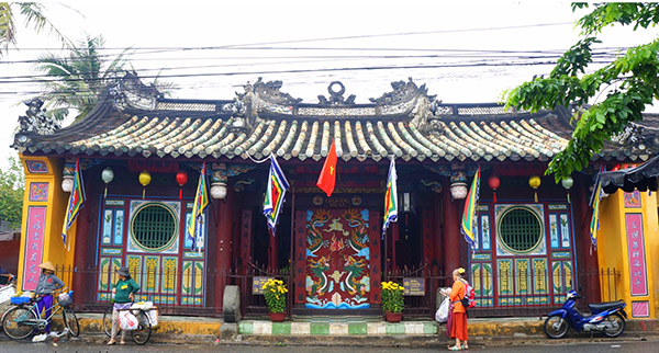 The main facade of Ong Pagoda