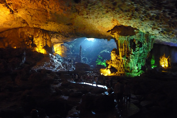 Dau Go cave, Ha Long Bay