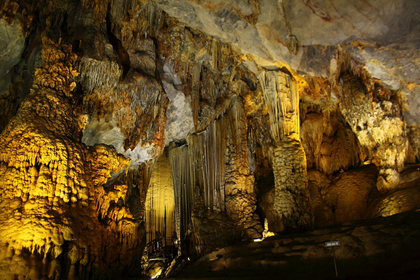 Paradise Cave, Halong Bay