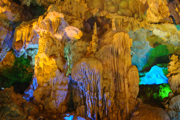 Dau Go cave, Ha Long Bay