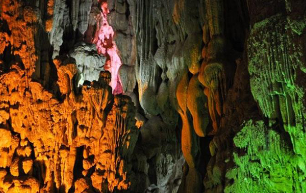 Bo Nau cave, Ha Long Bay