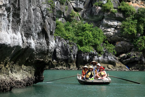 Hanh Cave, Ha Long Bay