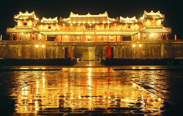 Hue Opens Imperial Citadel At Night