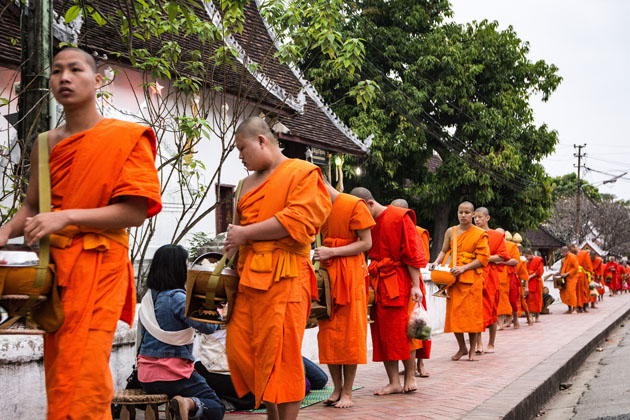 You should wear long clothes when go to temples
