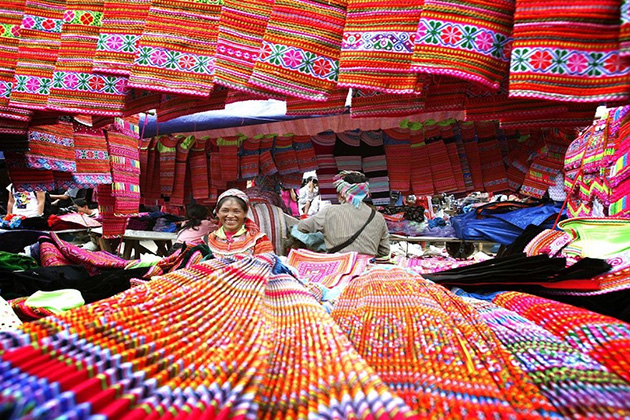 A maze of colour at Bac Ha Market