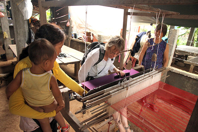 Silk weaving in koh dach cambodian souvenirs