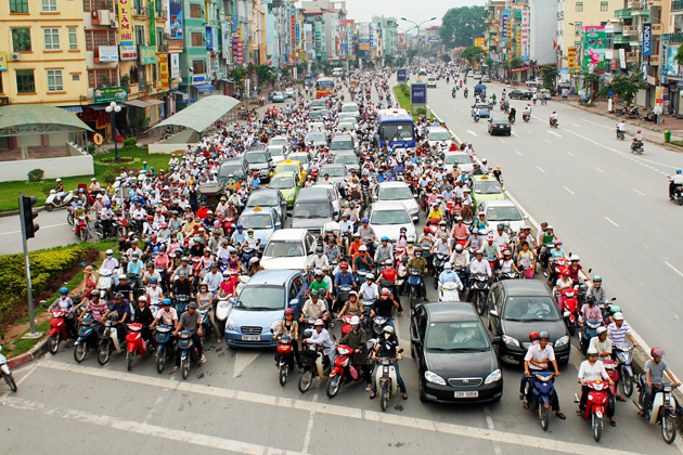 The increase of vehicles makes the traffic in Vietnam unpredictable