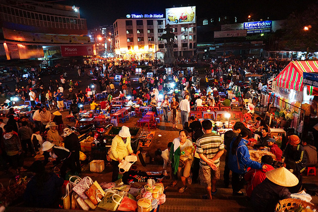 The particularity of the market is that it is only opened in the nighttime from 19 pm to 4 am the next morning