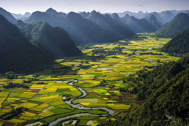 Vietnam has a tropical monsoon climate.