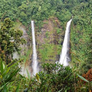 Watch the majestic waterfall in the Bolaven Plateau
