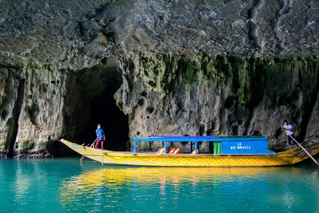 Boat trip to visit Phong Nha Cave