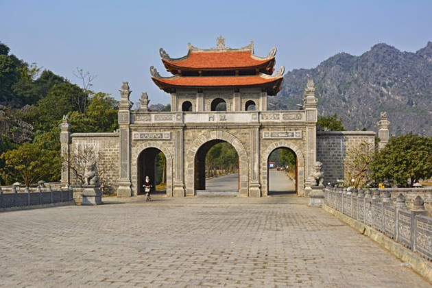 Gateway to King Dinh Tien Hoang Temple