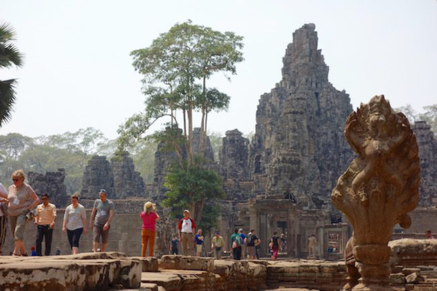 Bayon temple - Indochina Tour Packages