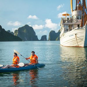 Kayaking in Halong Bay on cruise