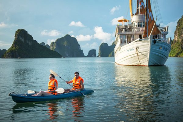 Kayaking in Halong Bay on cruise