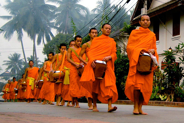 Alms giving ceremony Luang Prabang - Vietnam Laos 14 Day Trip