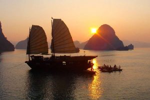 Travel by Cruise boat in Halong Bay