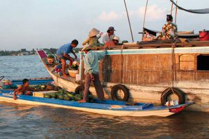 Travel by boat to see the lifestyle of local people on waterways