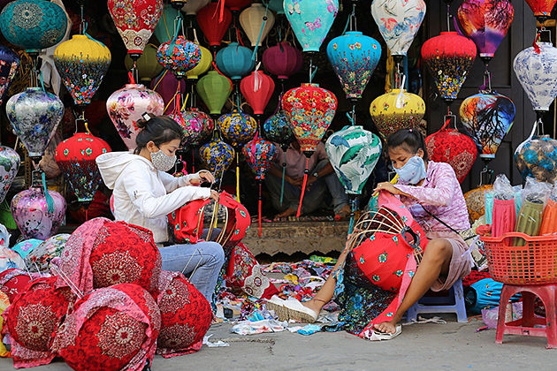 Hoi An’s Handicraft Workshop Indochina Tours