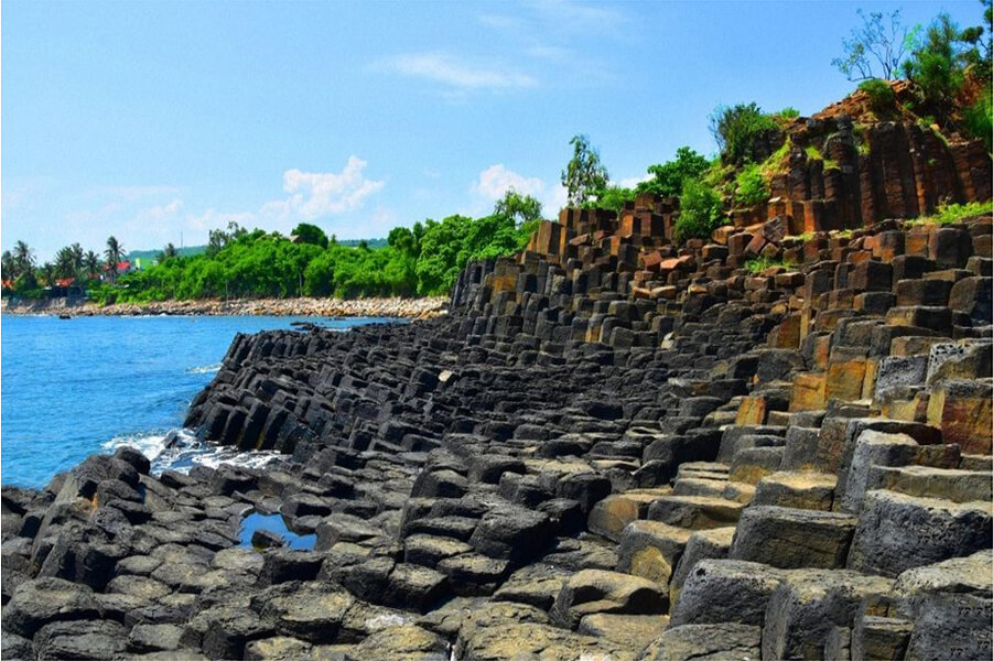 New Rock Formation Found in Phu Yen Province, Vietnam