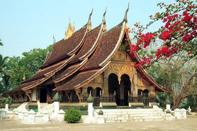 Wat Xieng Thong - Vietnam Laos 16 Days