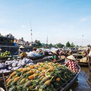 cai be floating market mekong delta