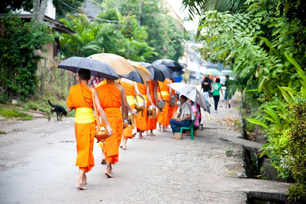 Alms Giving Ceremony Luang Prabang - Indochina Tours