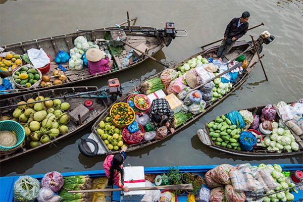 Phong Dien Floating Market -Indochina tour packages