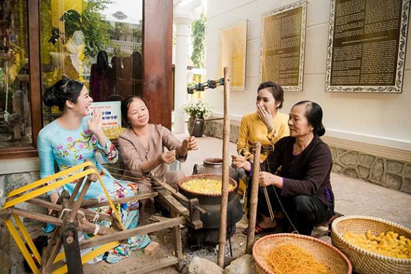 Spirit of Vietnam and Cambodia Tour – Van Phuc Silk Weaving Village_opt