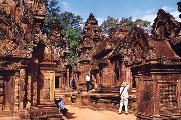 Banteay Srei Temple - Vietnam Cambodia Tour