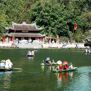 Boat trip in Trang An Ninh Binh – Indochina Tours