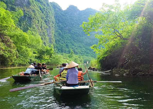 Tam Coc Boat Trip - North Vietnam Laos Tour