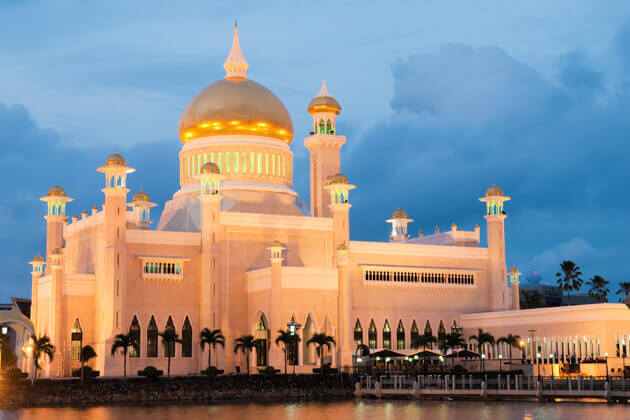 Omar Ali Saifuddien Mosque brunei southeast asia tours