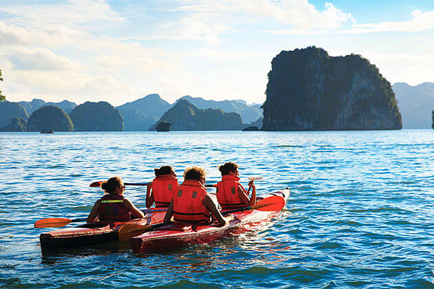 kayaking on halong bay