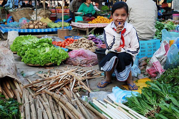 KM52 Market Vang Vieng