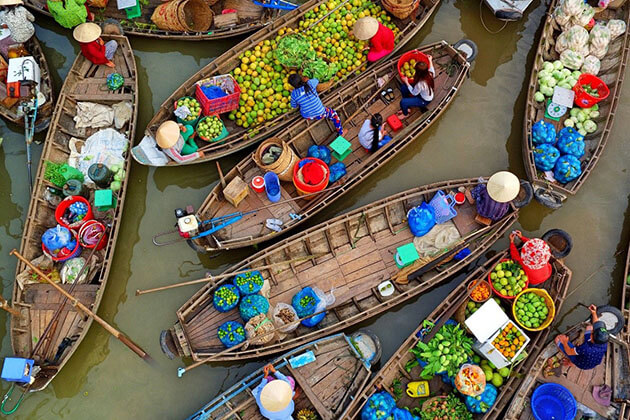 floating market in Can Tho - Indochina tour packages