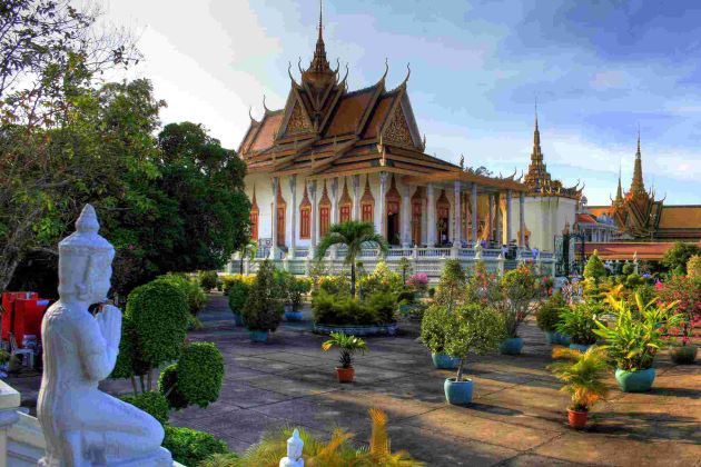 Cambodia Begins Vaccination Campaign against COVID-19