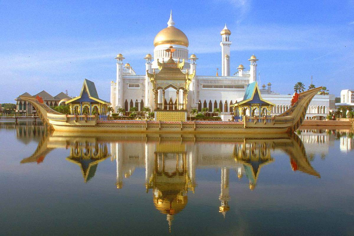 Omar Ali Saifuddien Mosque, Brunei - Multi Country Asia Tours
