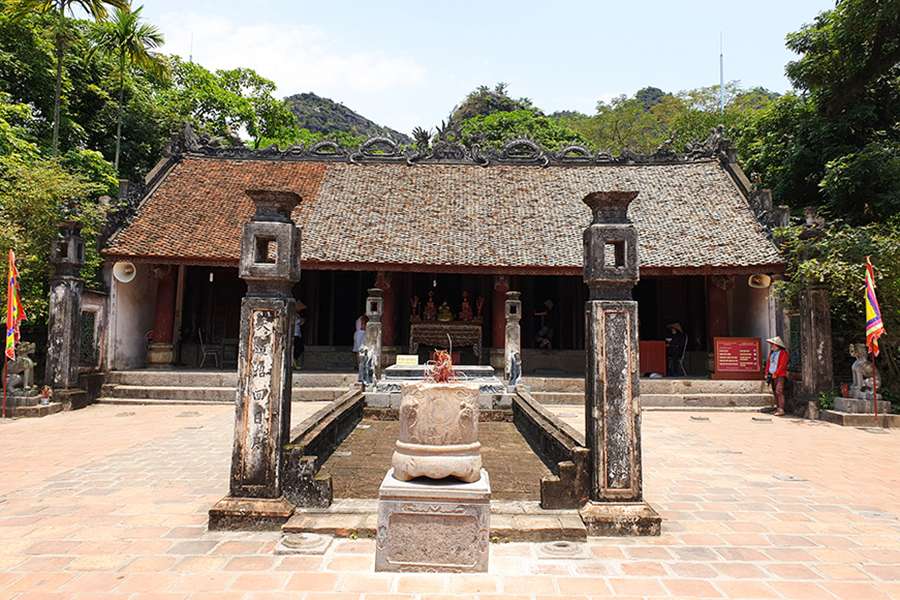 Hoa Lu Ancient Capital-Vietnam Cambodia tours