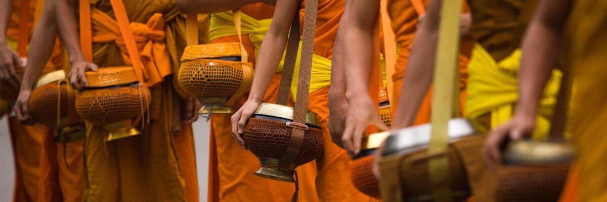 Traditional Tak Bat Ceremony in the Early Morning in Luang Prabang - Unique Experiences for Your Indochina Tours