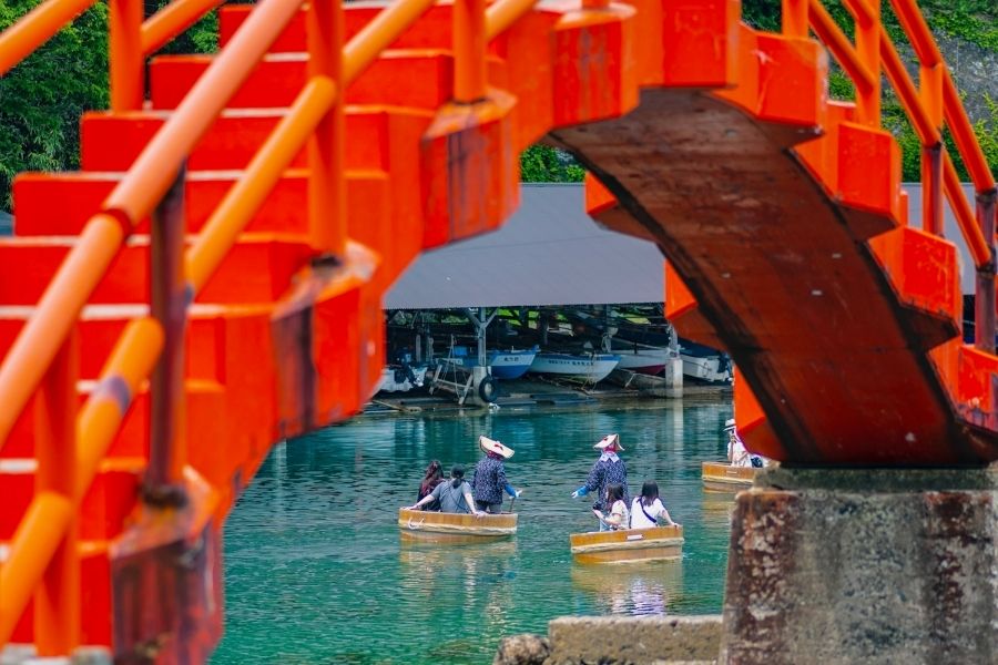 Cultural Experiences Onshore